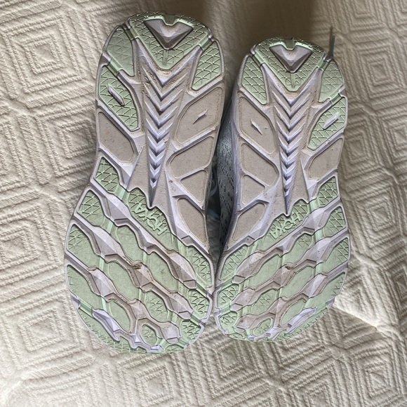 Hold one one Clifton 8 - Picture 4 of 7